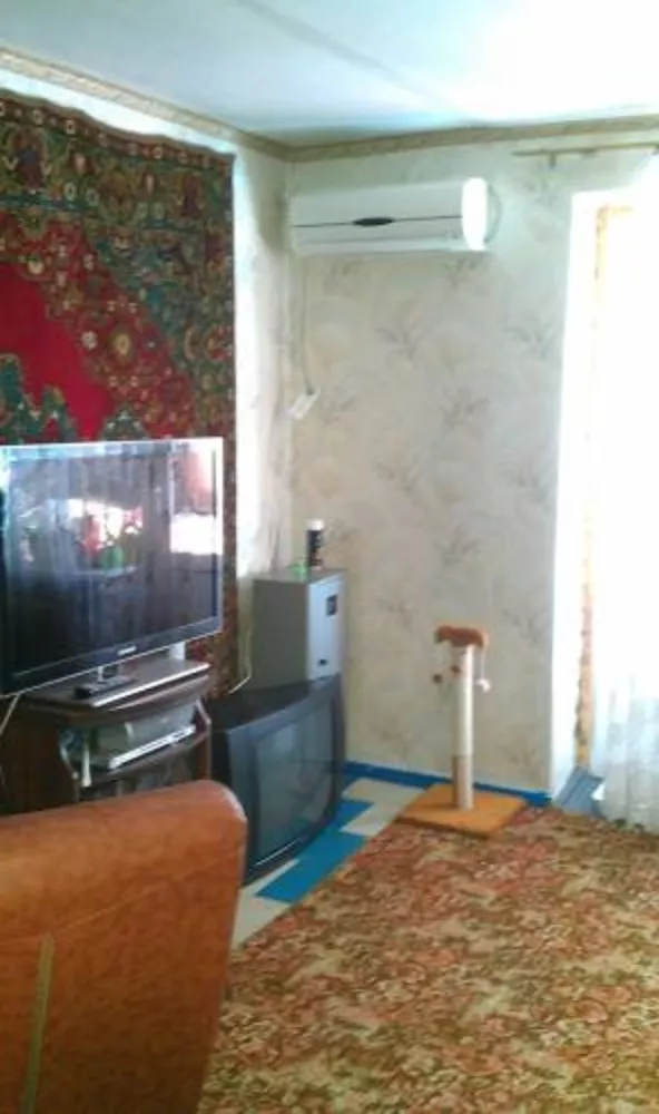 Продается 2х комнатная квартира в центре Луганска по ул.16 Линия