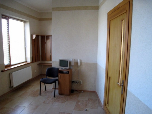 Продам 3х этажный дом-офис,  медицинский центр,  в центре Луганска 3