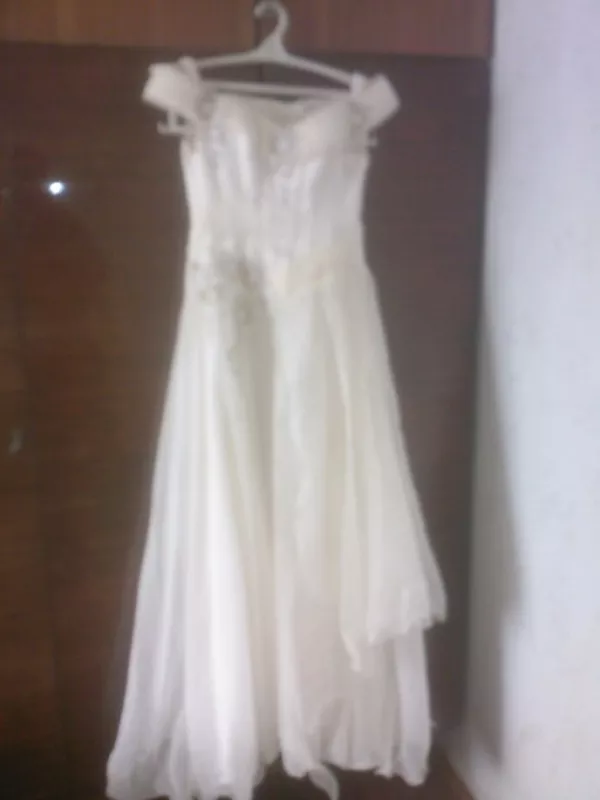 Продам  свадебное ,  выпускное  платье