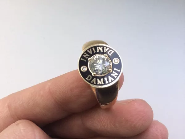 Продам кольцо с бриллиантами